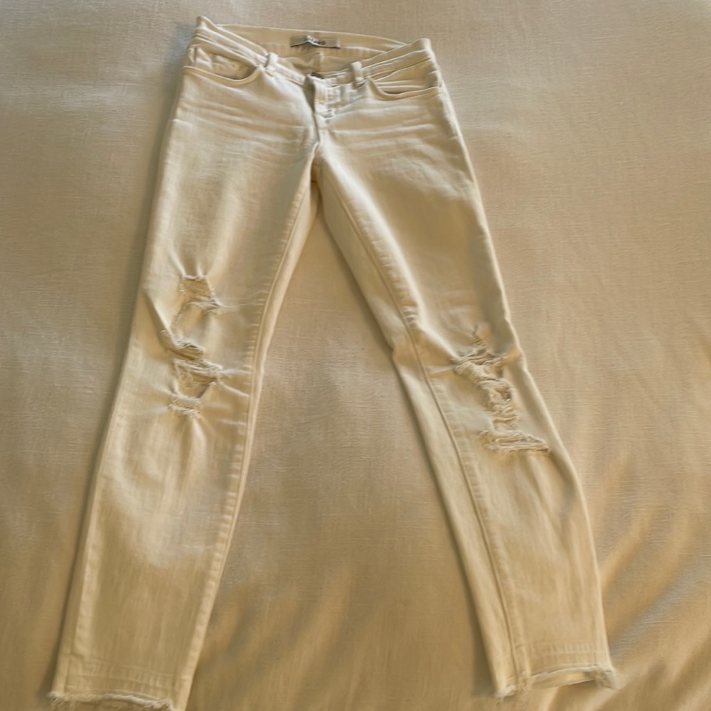 White distressed skinny jeans